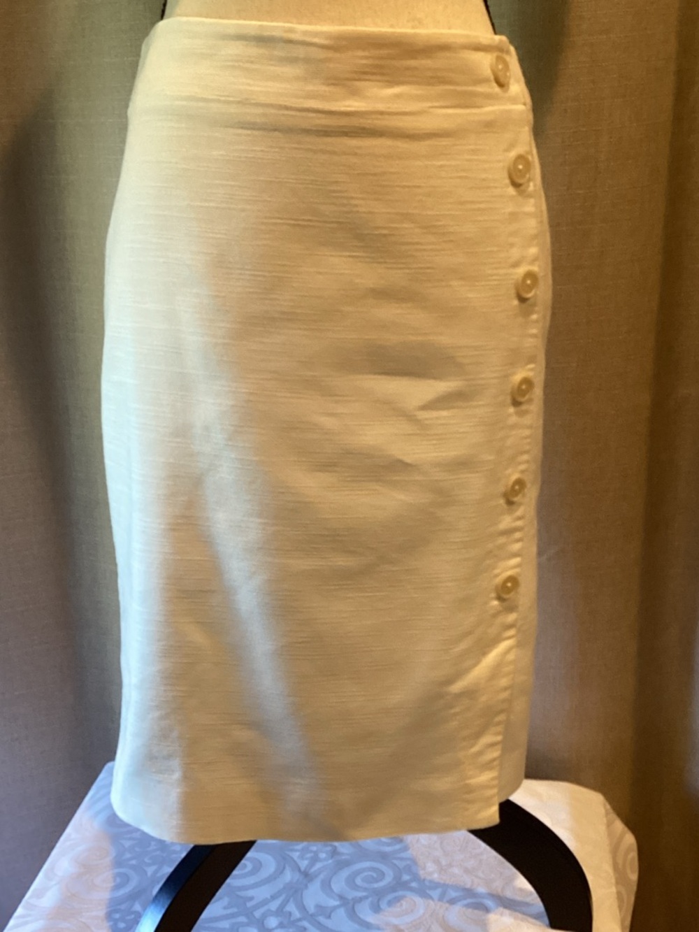 LOFT Cream Side-Button Linen Pencil Skirt, size 8.